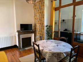 gite appartement salon Paula Luchon www.gitesdesgirouettes.fr