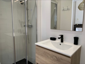 gite appartement sdb Paula Luchon www.gitesdesgirouettes.fr