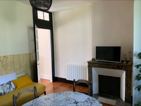 gite appartement salon Paula Luchon www.gitesdesgirouettes.fr